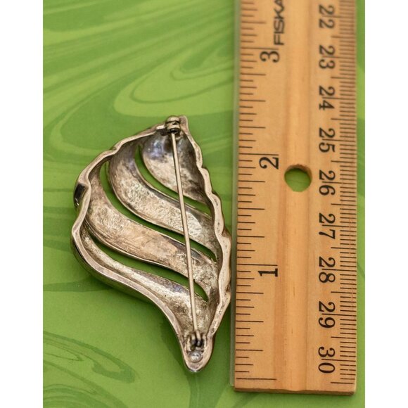 Vintage Silver Tone Conch Shell Elegant Brooch - W14 - Picture 2 of 2